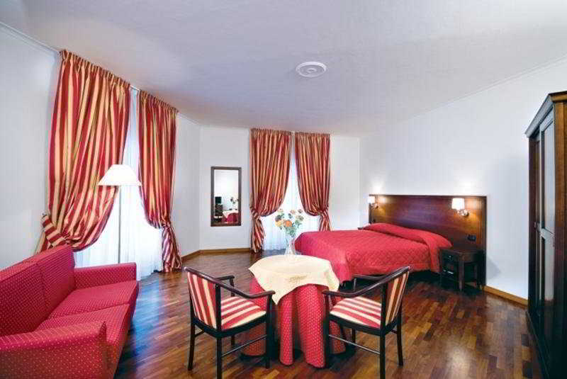 Inn Rome Rooms & Suites Szoba fotó