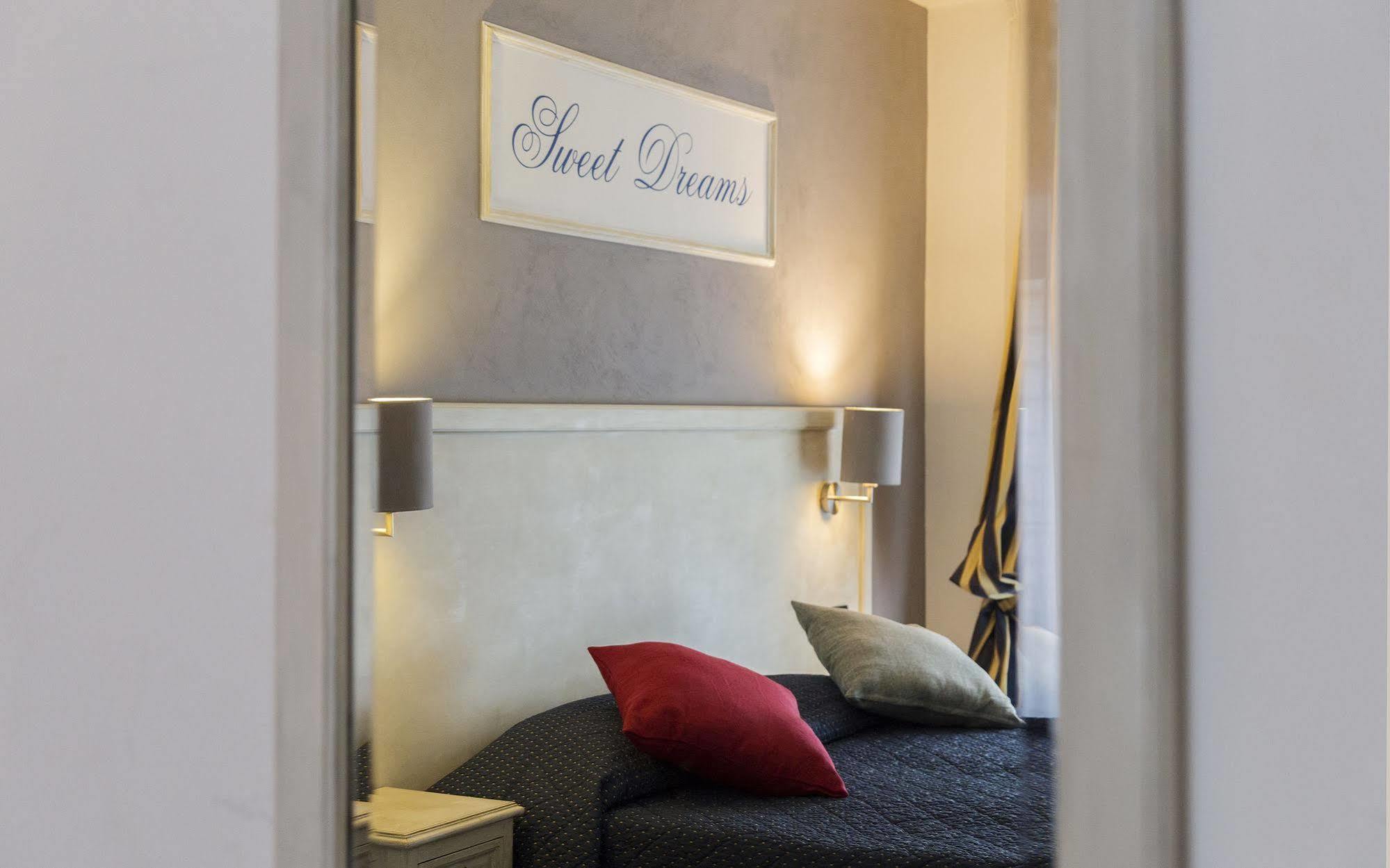 Inn Rome Rooms & Suites Kültér fotó